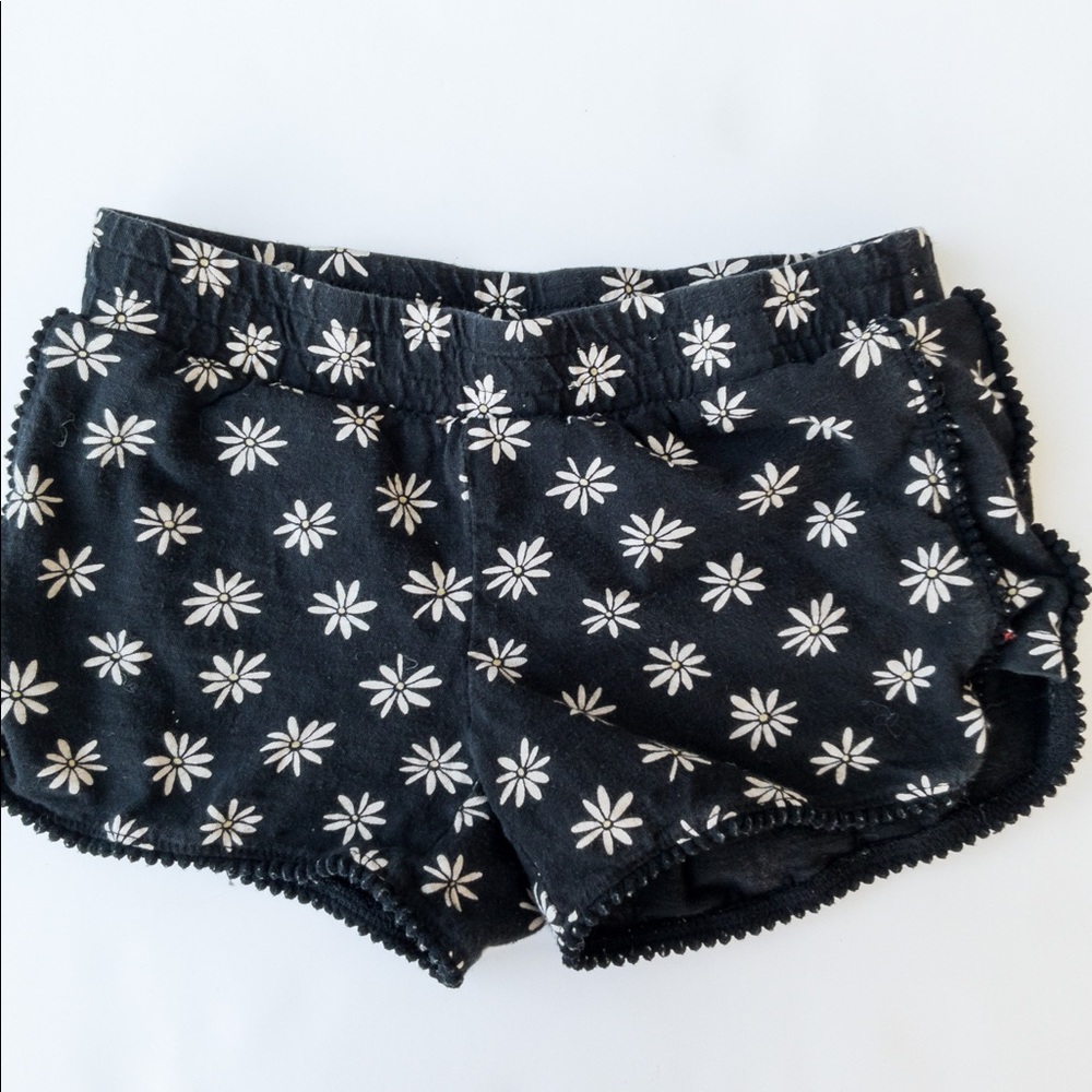 Justice 6/7 Black floral shorts
